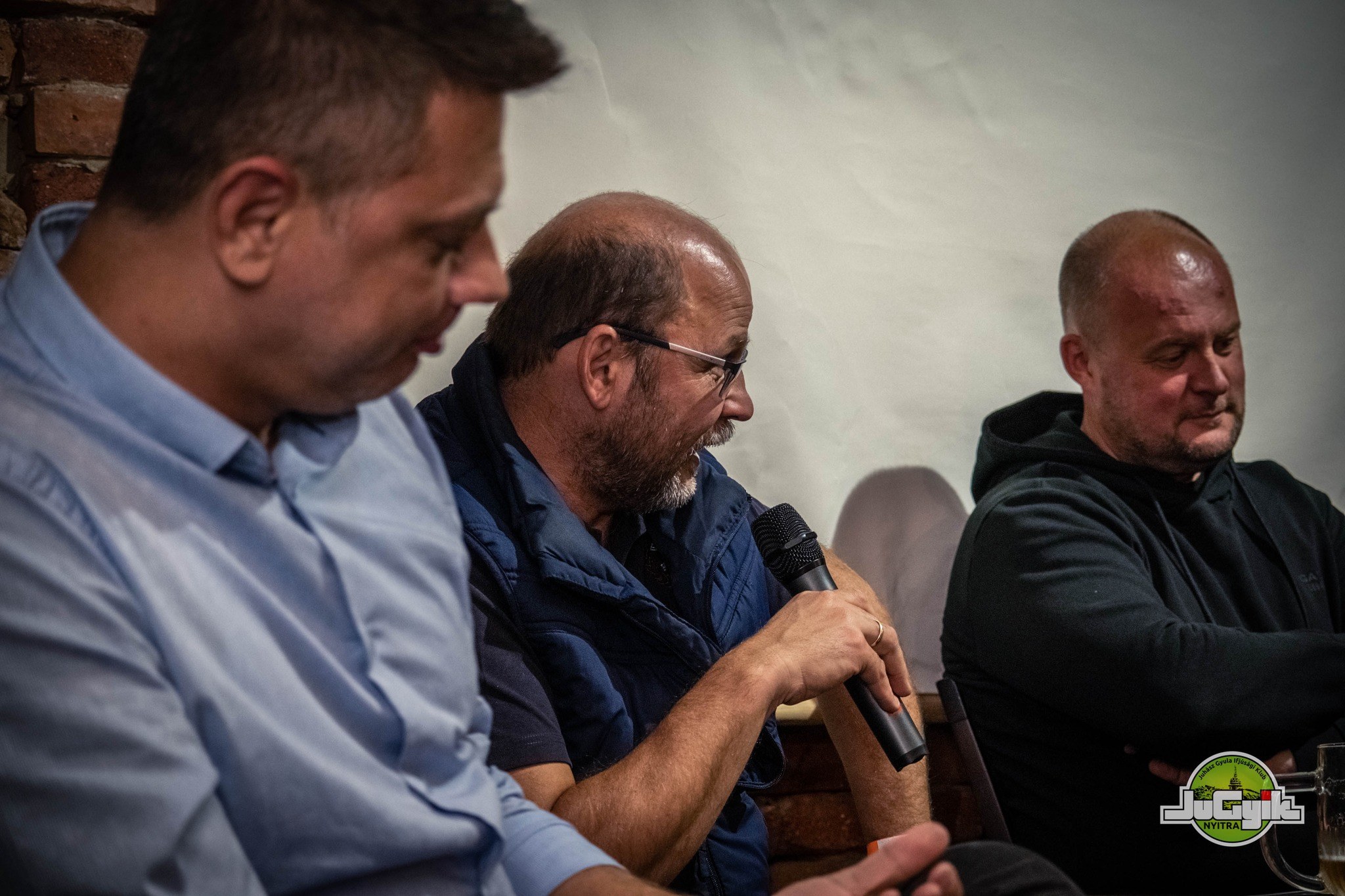 3 Szólj be a papnak