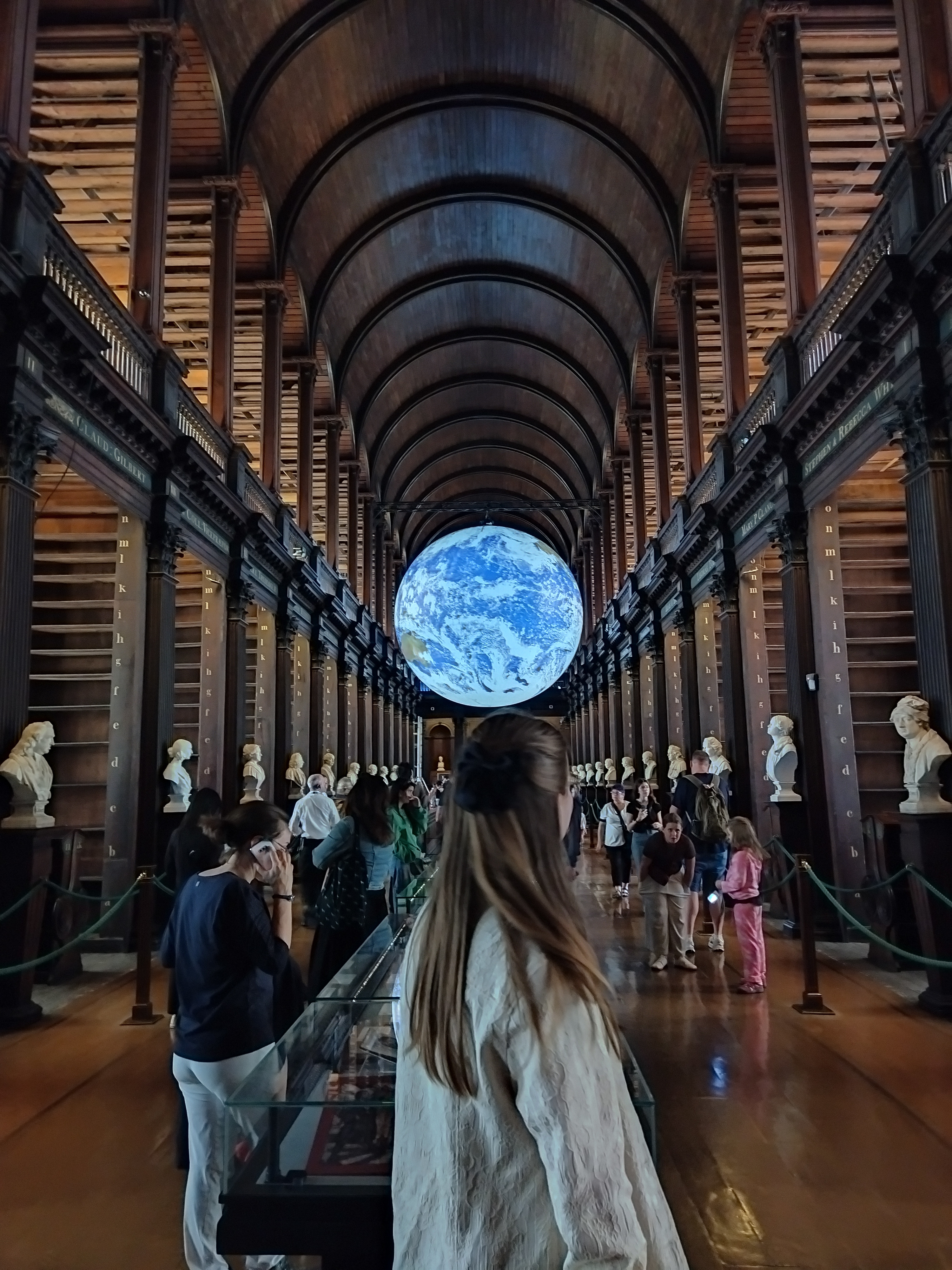 Adél Dublin Keménykötés ELÉ