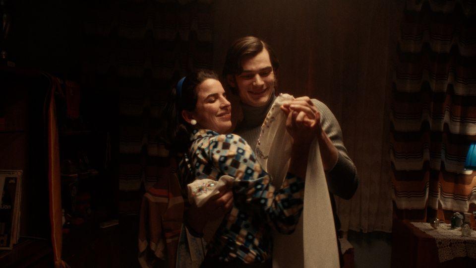 B Adél Nepela Gyönyörű robot