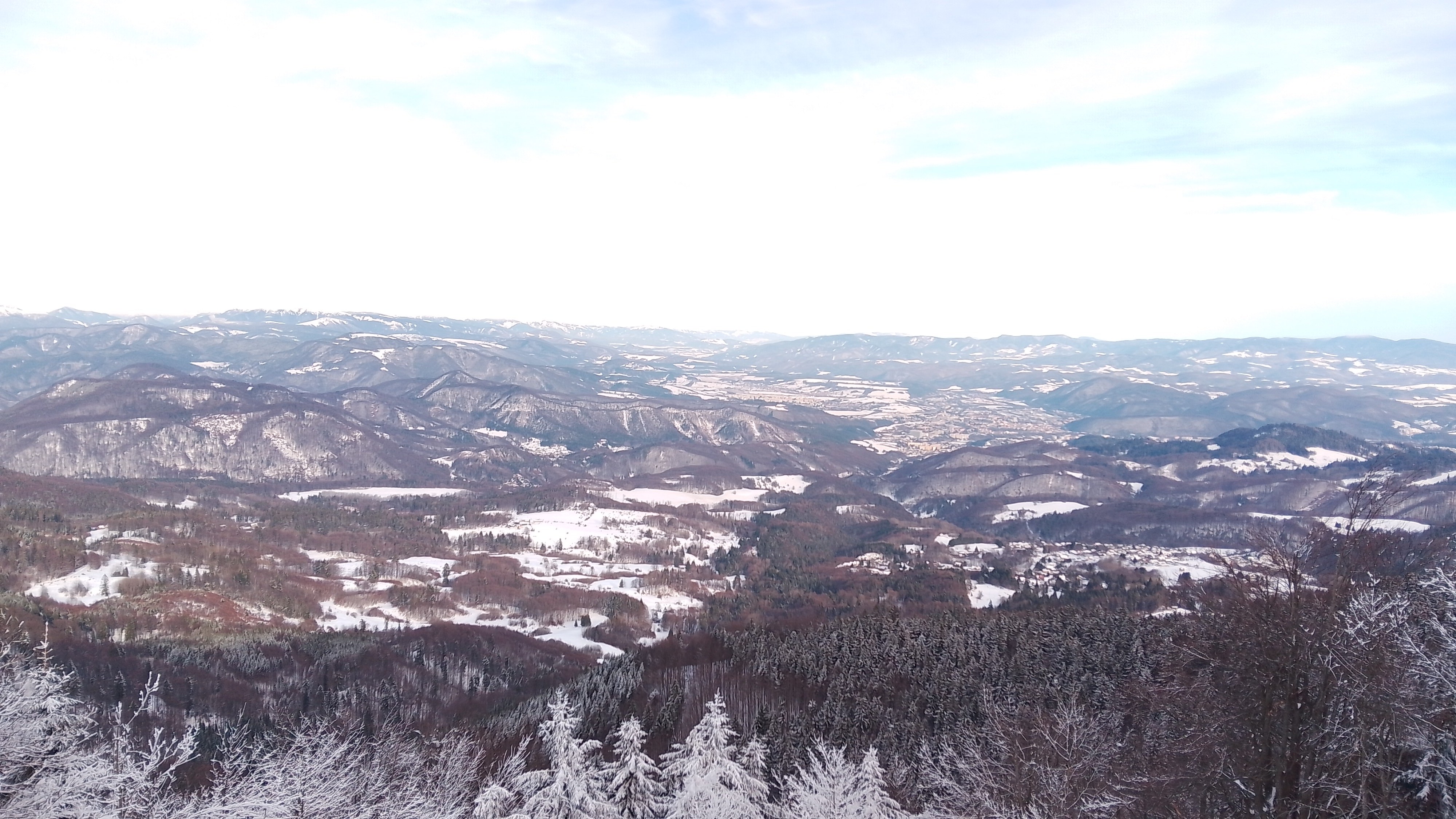 Kilátás keletnek az elterülő Besztercebánya felé
