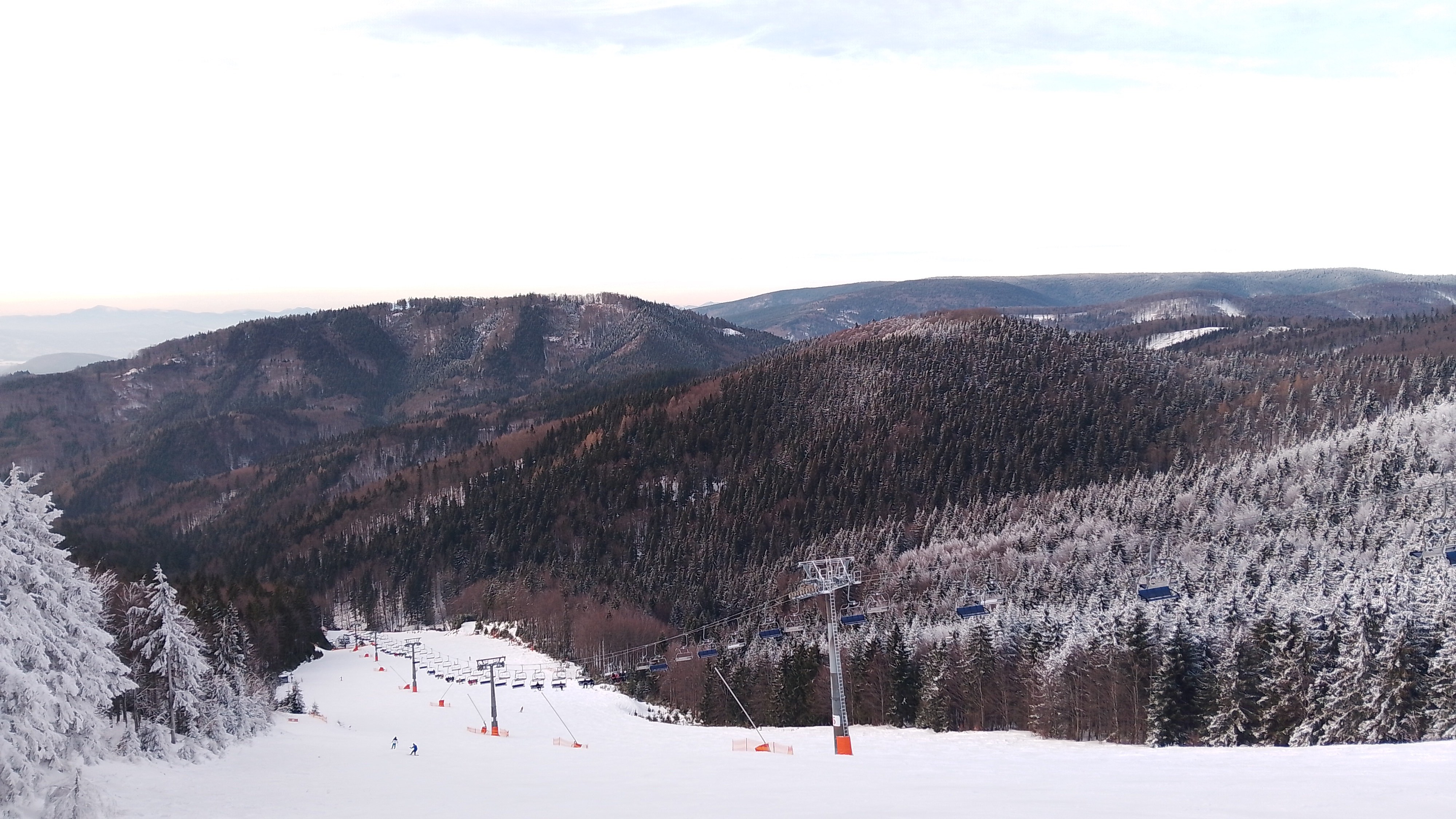 Kilátás nyugat felé a felvonóval Ezen a lejtőn kellett aztán leereszkednem is