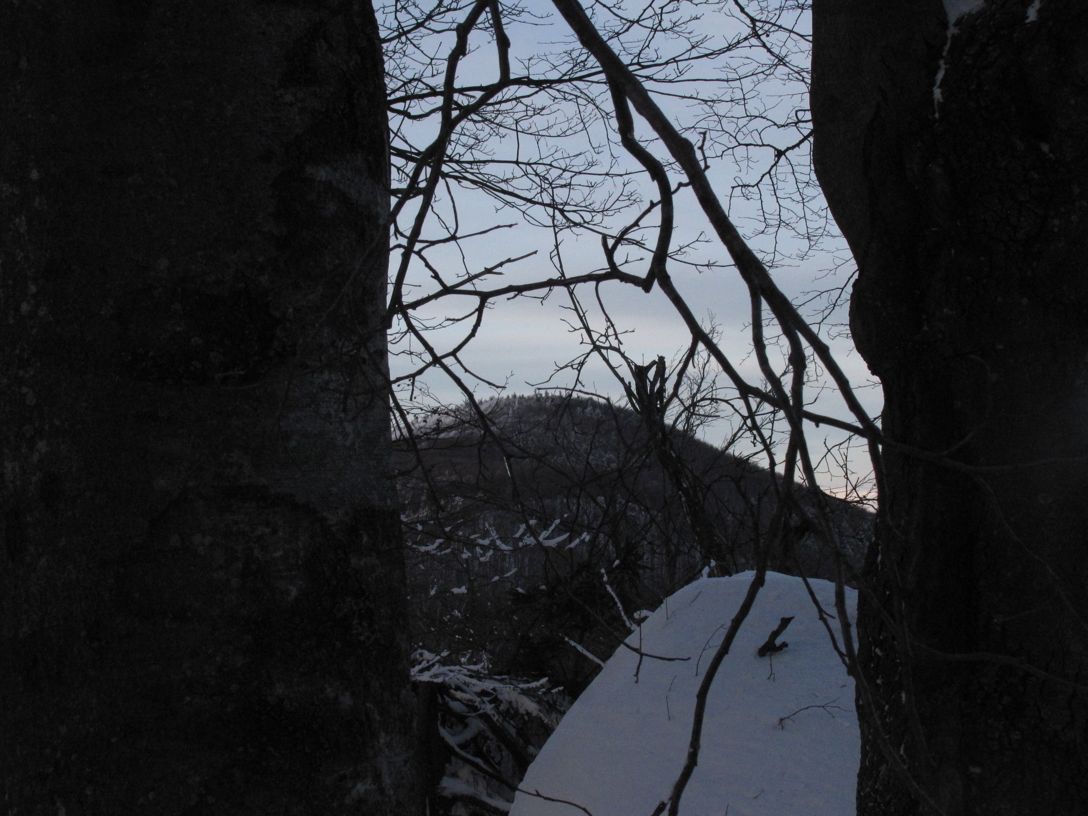 Szemközti csúcs észak nyugati irányban E képek a szerpentin mentén elhelyezkedő oromról készültek