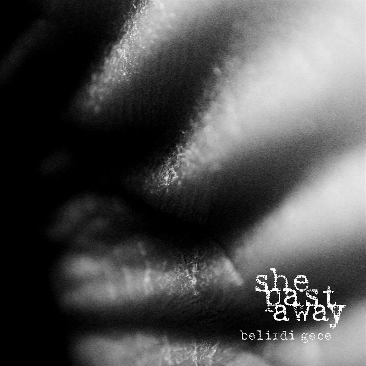 Zeneajánló She past away Belirdi Gece