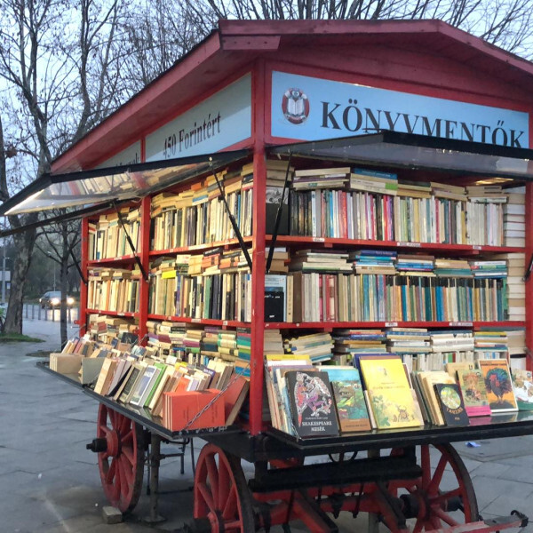 Könyvemntők Juli