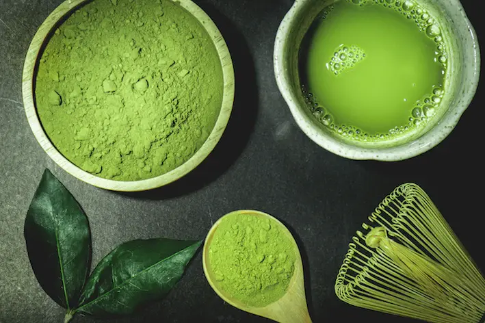 Matcha: Az őrült zöld por, amit imádunk utálni és utálunk imádni